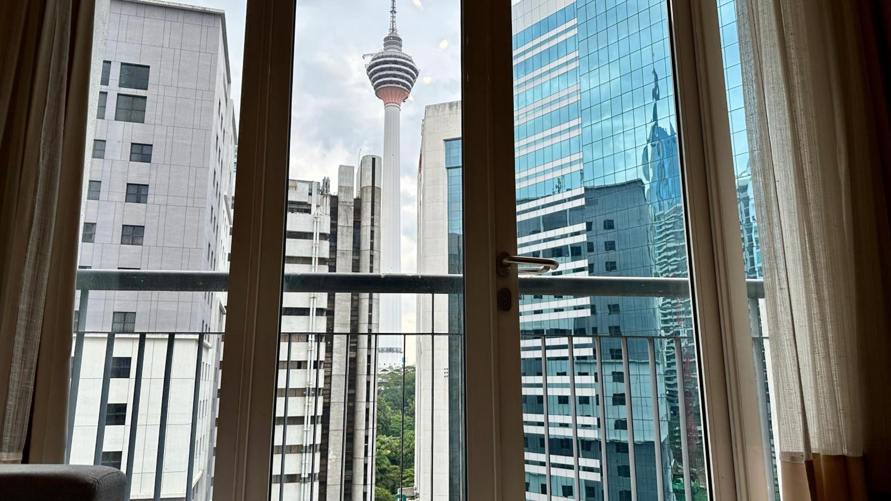 DOWNTOWN SERI BUKIT CEYLON