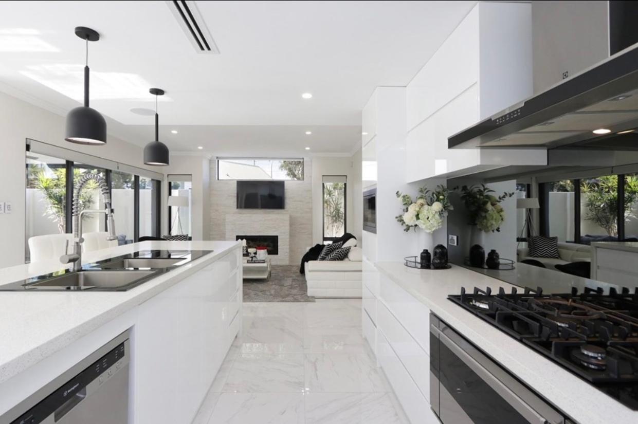 Ultra Modern Villa Walk to the Beach