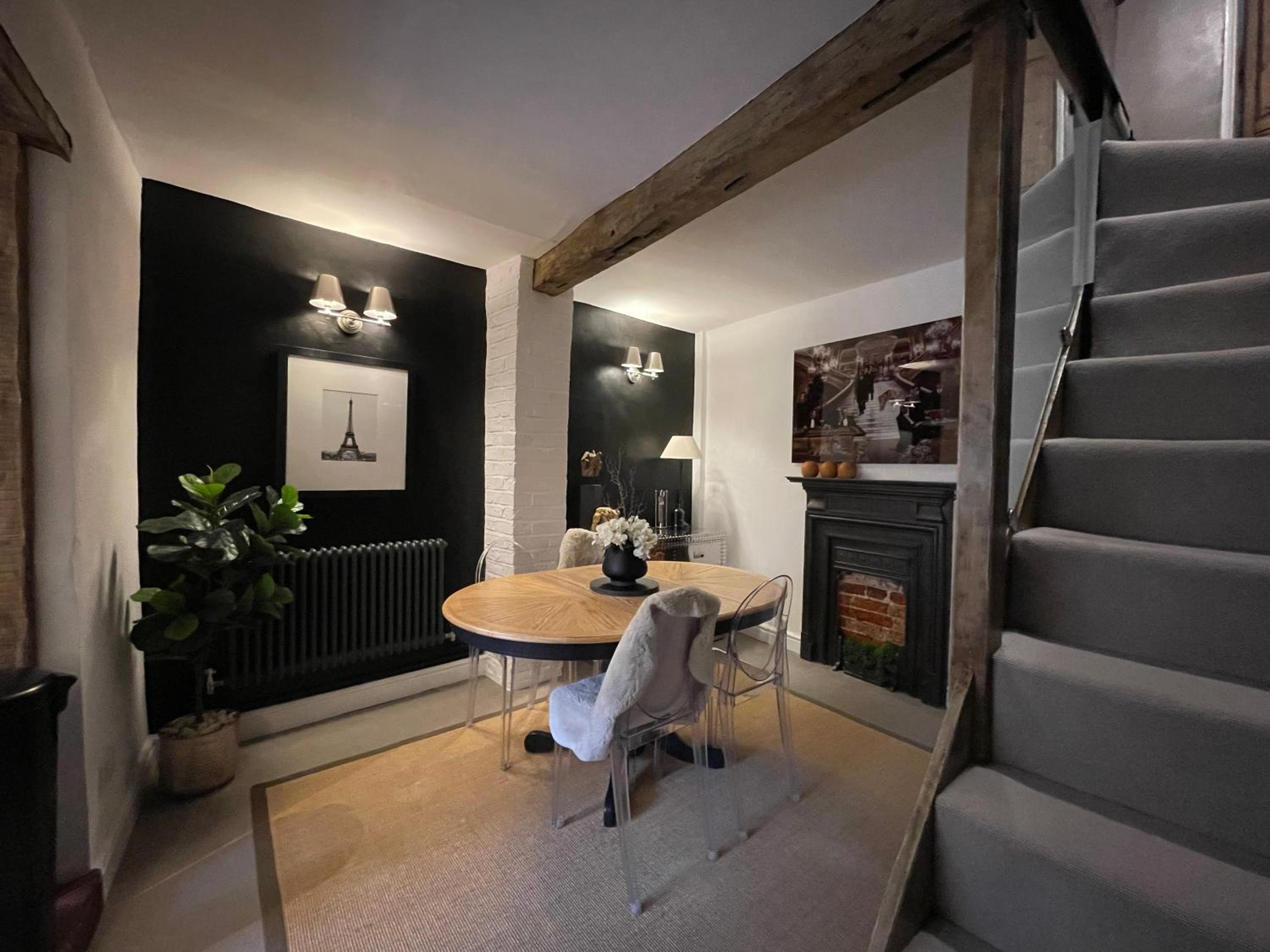 Entire Georgian luxury house - 3 Storey- High St Henley-in-Arden -Two bedrooms-Sleeps 4 people Close to Stratford upon Avon - Warwick - Solihull - NEC view 3