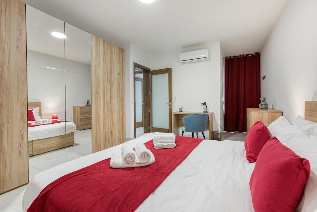 Luxurious, Spacious Apartment in Swieqi view 3