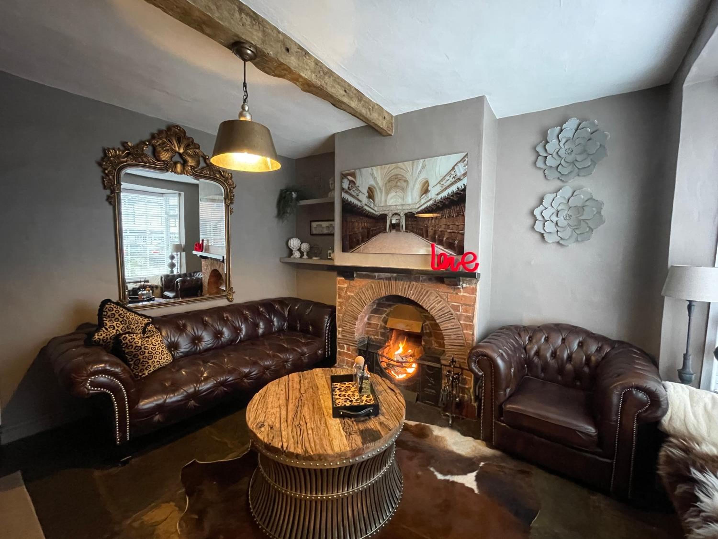 Entire Georgian luxury house - 3 Storey- High St Henley-in-Arden -Two bedrooms-Sleeps 4 people Close to Stratford upon Avon - Warwick - Solihull - NEC view 2