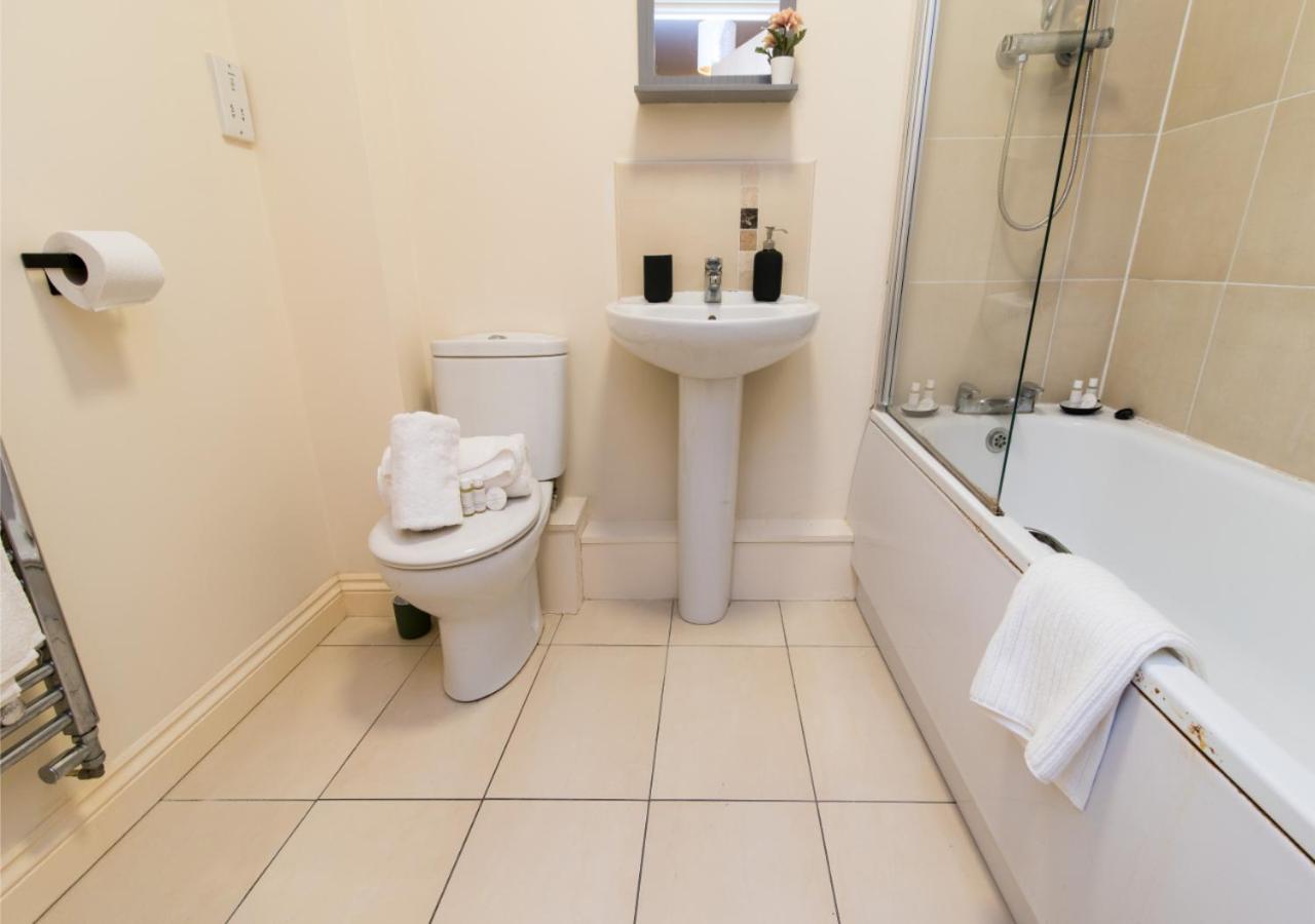 Derby Parliament Spacious 2Bedroom Apartment with Parking view 2