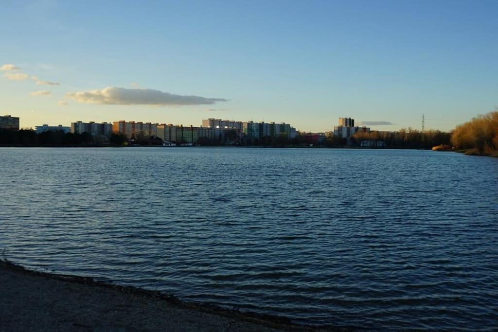 Luxusný apartmán pri jazere - free parking view 5