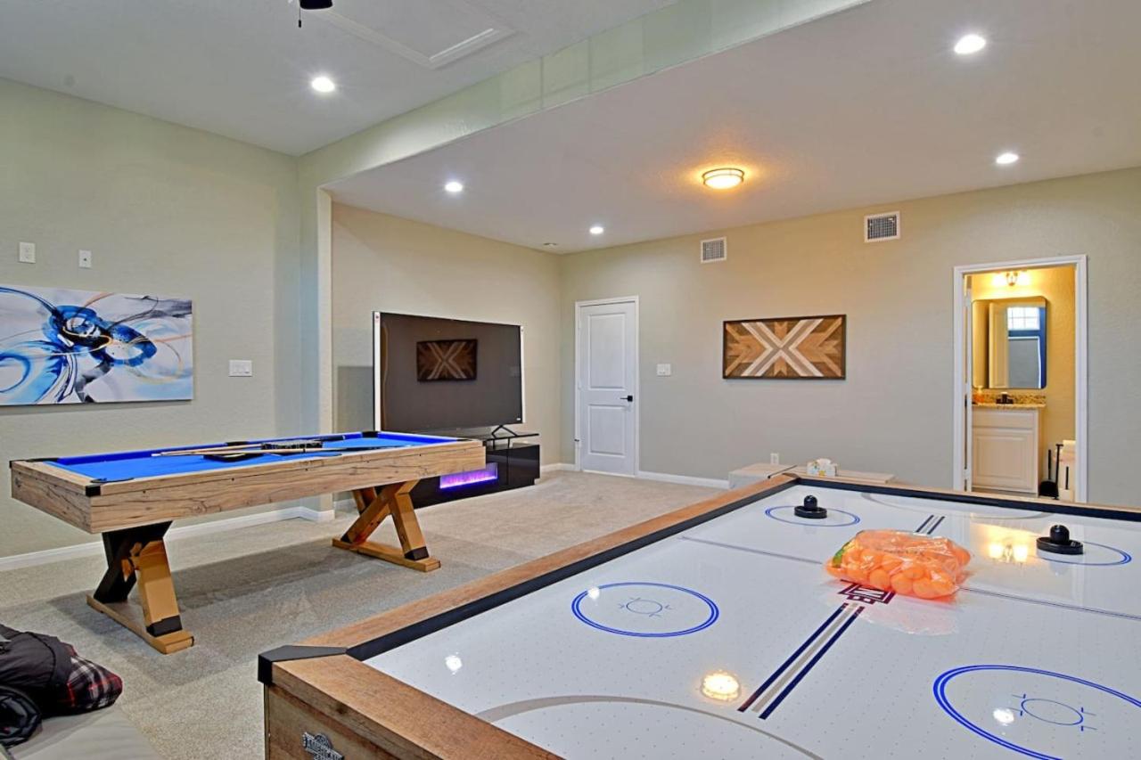 Stunning 6 Bedroom Near Downtown