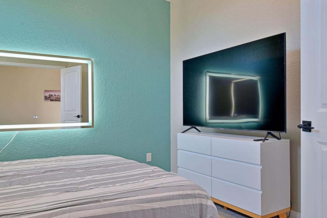 Stunning 6 Bedroom Near Downtown