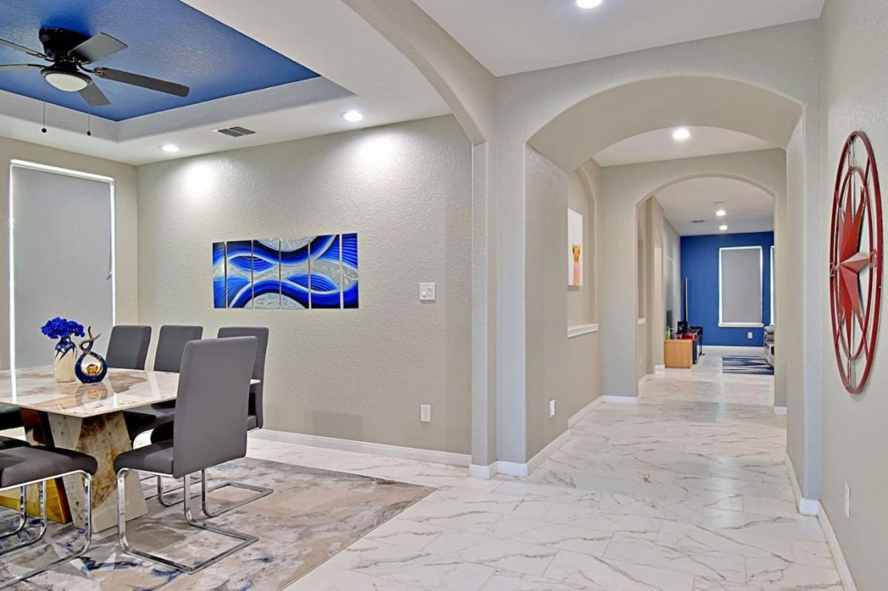 Stunning 6 Bedroom Near Downtown