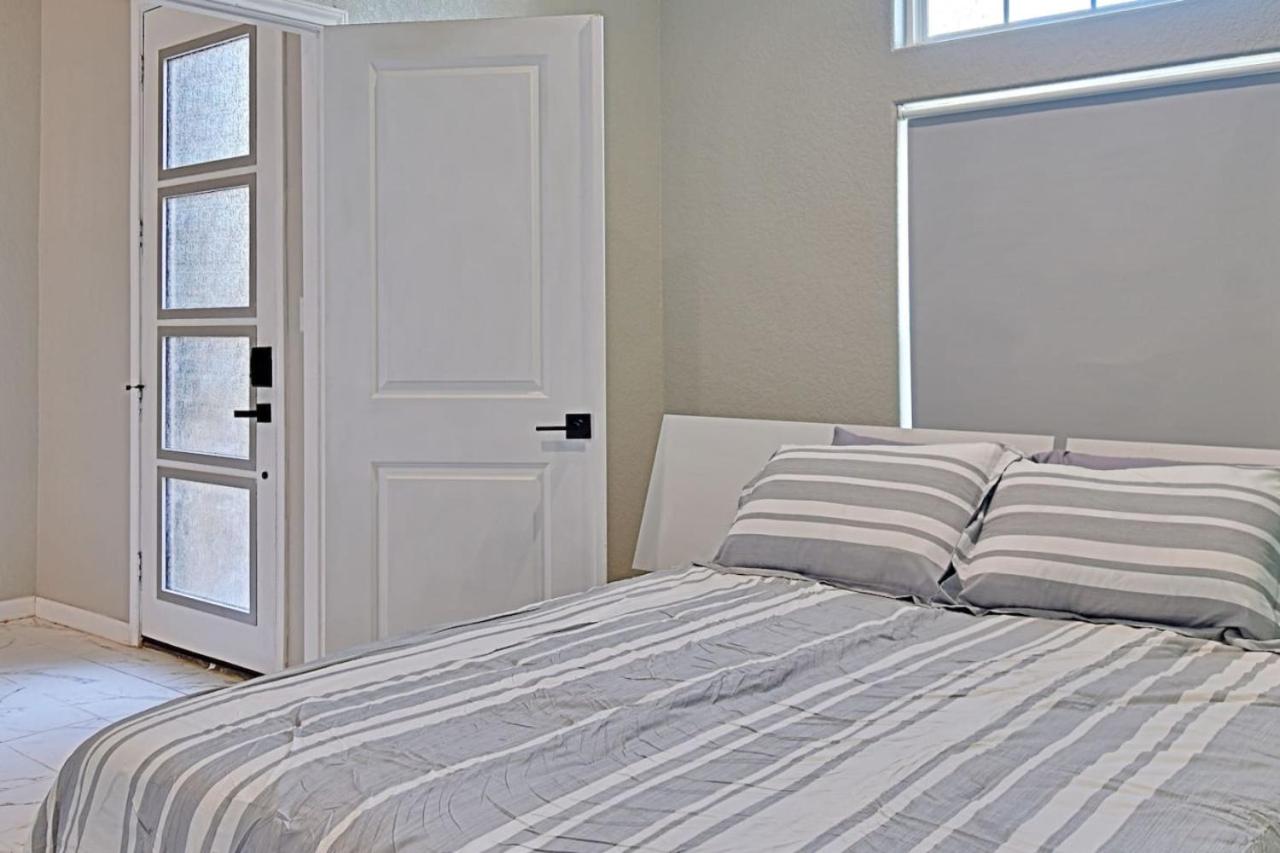 Stunning 6 Bedroom Near Downtown