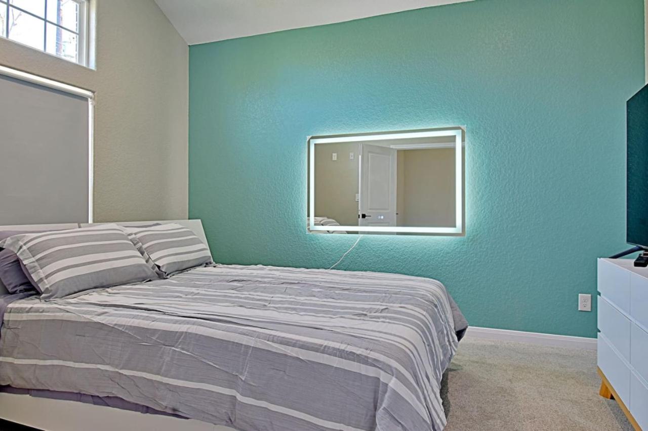 Stunning 6 Bedroom Near Downtown
