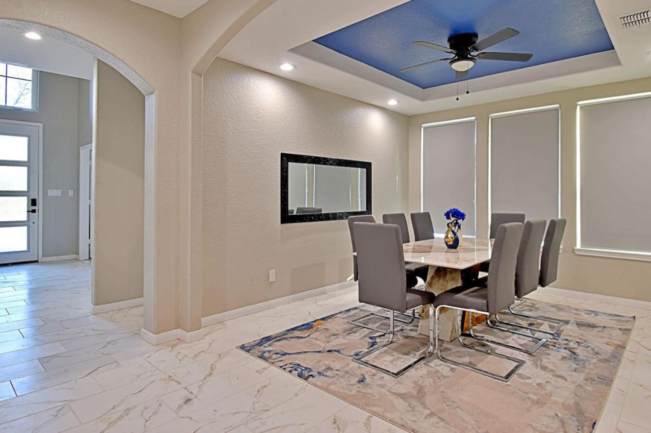 Stunning 6 Bedroom Near Downtown