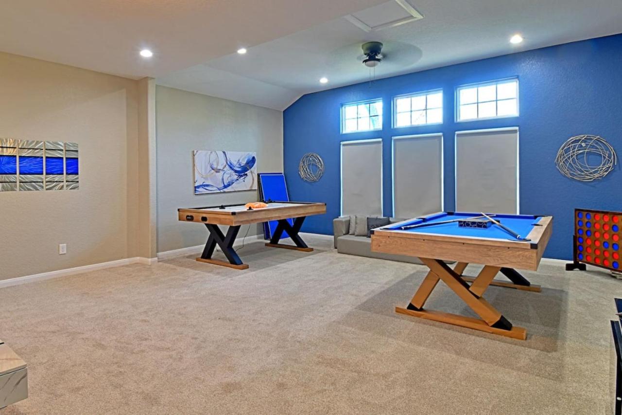Stunning 6 Bedroom Near Downtown