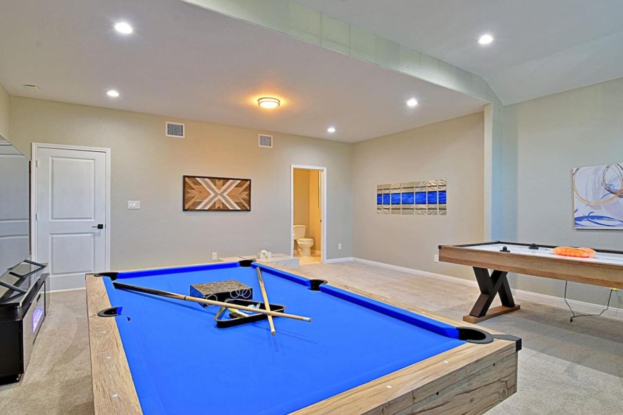 Stunning 6 Bedroom Near Downtown