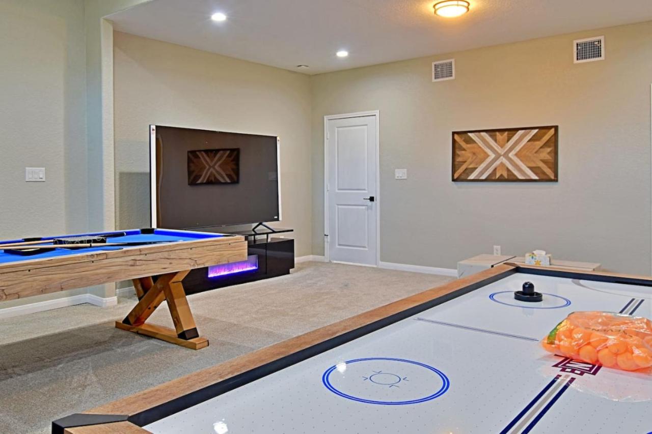Stunning 6 Bedroom Near Downtown
