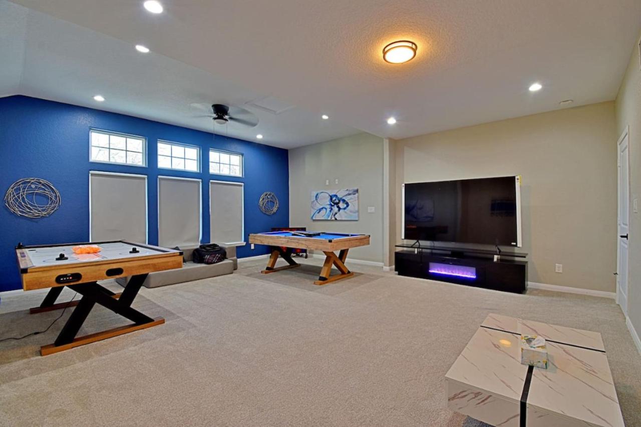 Stunning 6 Bedroom Near Downtown