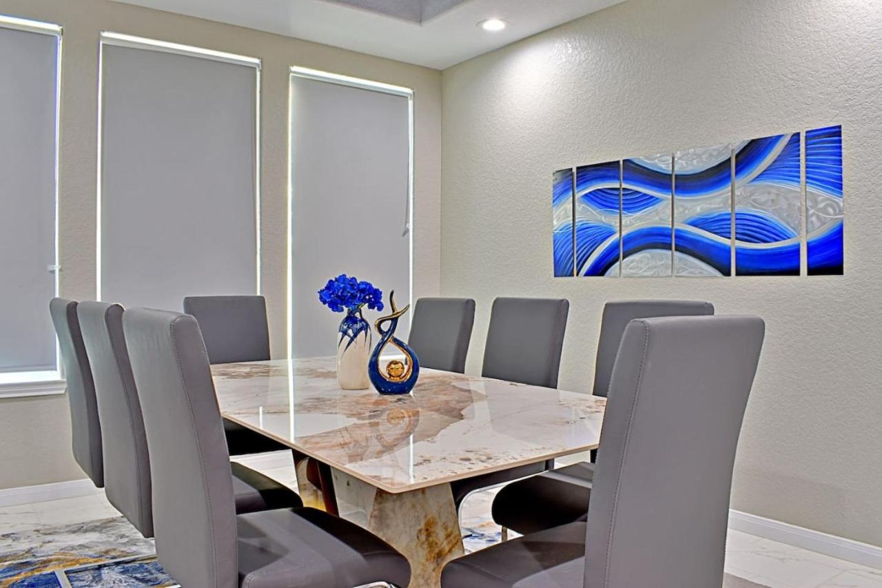 Stunning 6 Bedroom Near Downtown