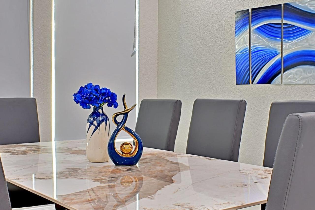Stunning 6 Bedroom Near Downtown