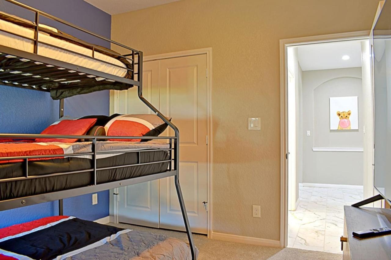 Stunning 6 Bedroom Near Downtown