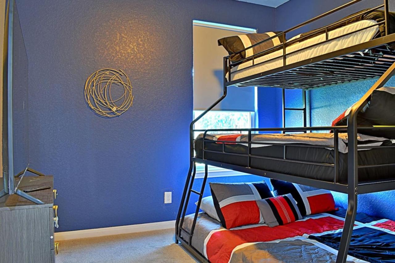 Stunning 6 Bedroom Near Downtown