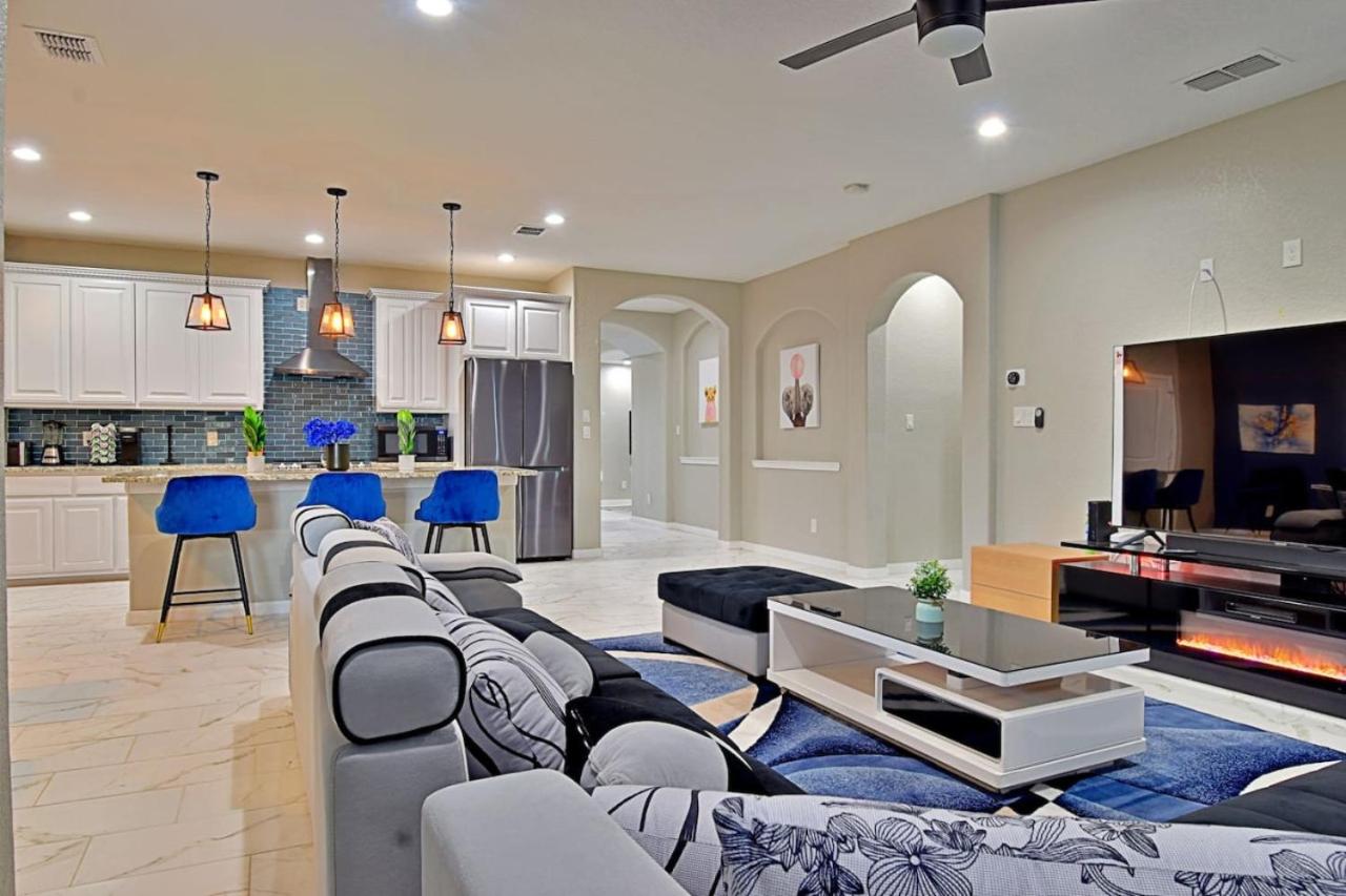 Stunning 6 Bedroom Near Downtown