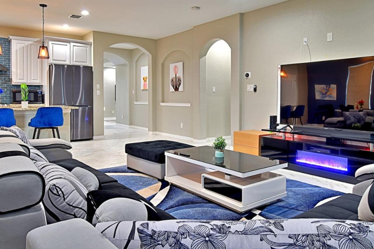 Stunning 6 Bedroom Near Downtown