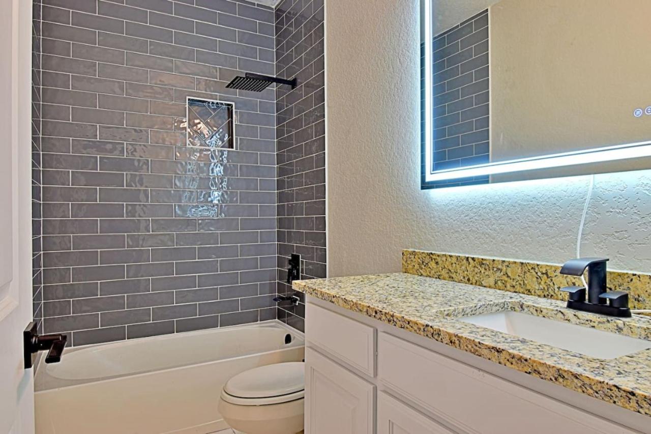 Stunning 6 Bedroom Near Downtown