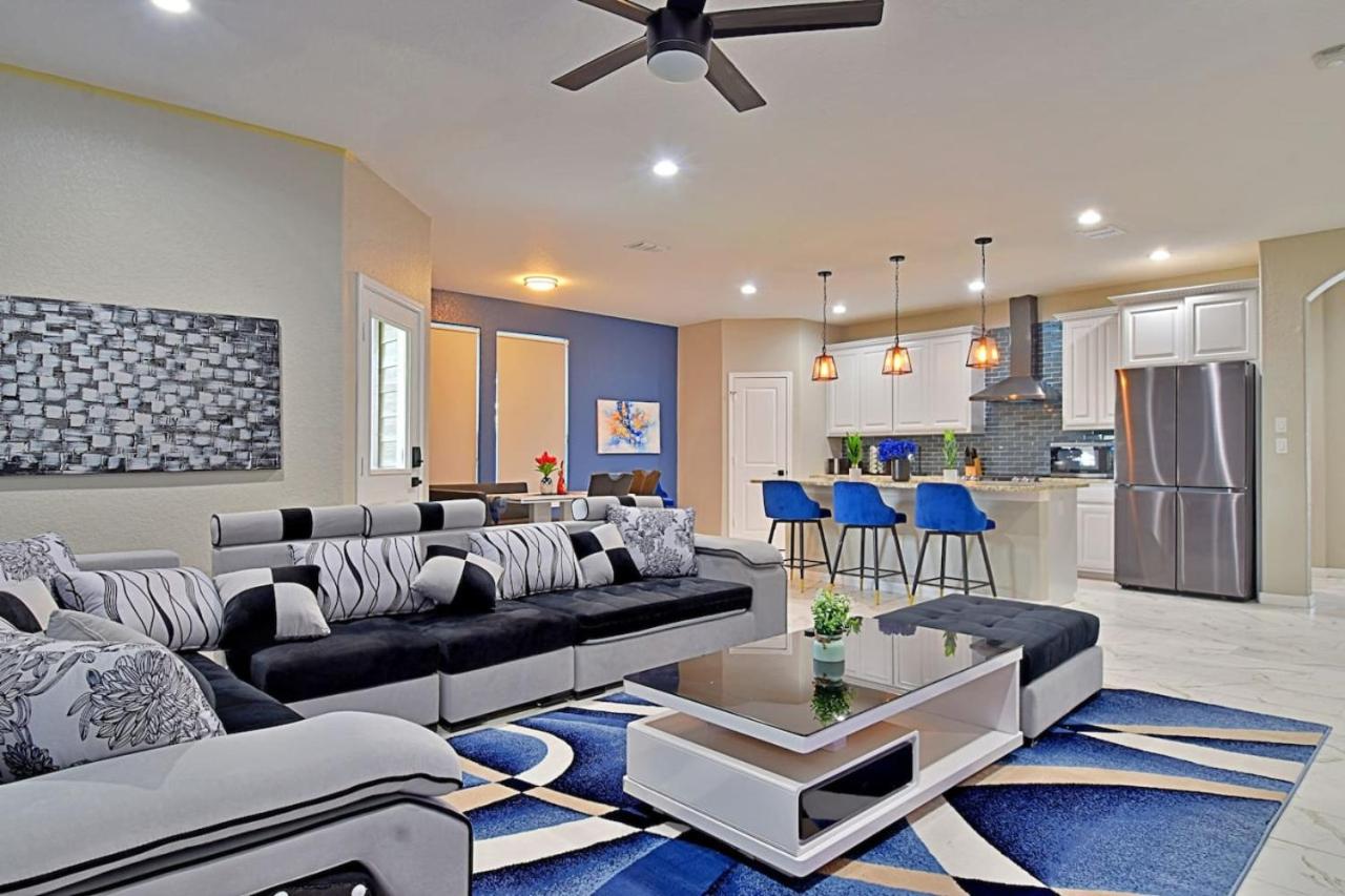 Stunning 6 Bedroom Near Downtown