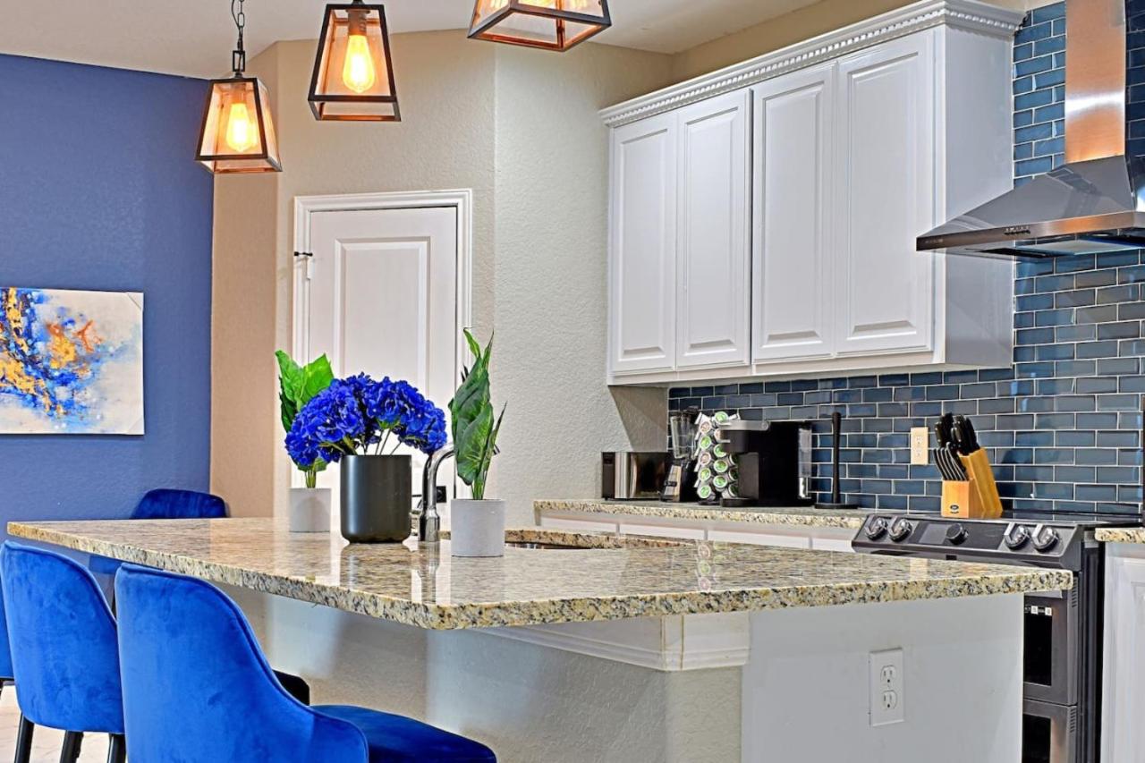 Stunning 6 Bedroom Near Downtown
