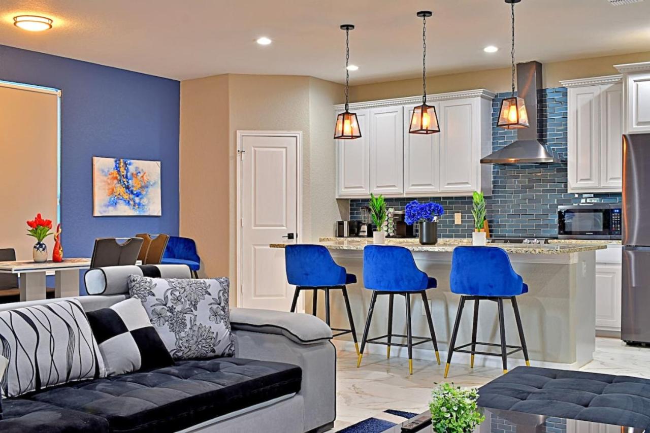 Stunning 6 Bedroom Near Downtown
