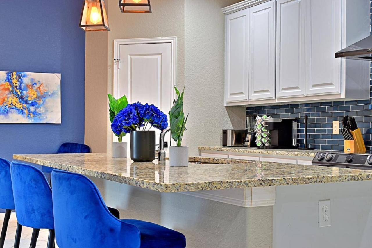 Stunning 6 Bedroom Near Downtown