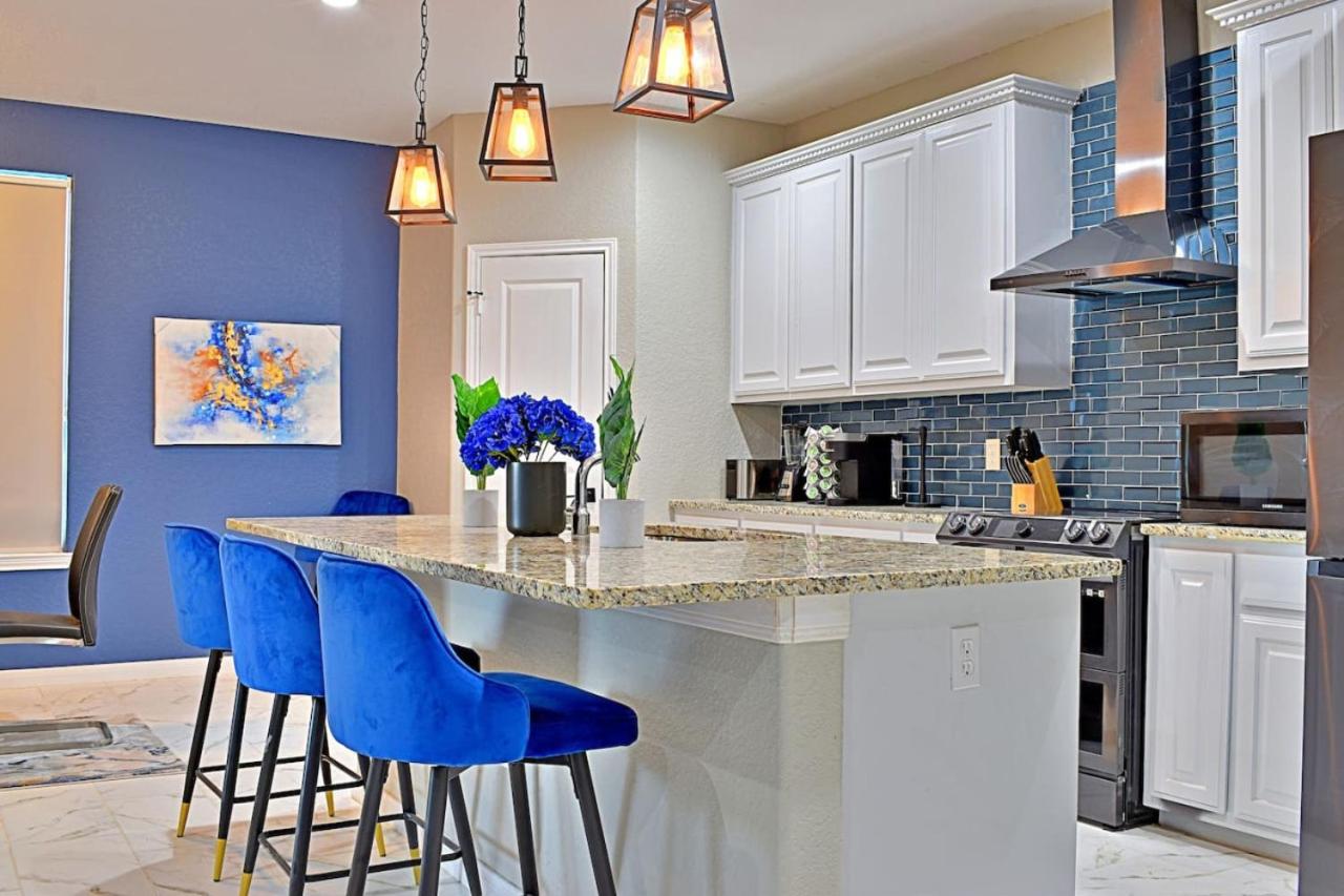 Stunning 6 Bedroom Near Downtown