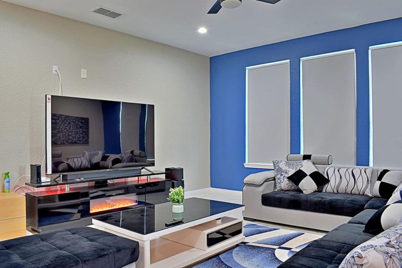 Stunning 6 Bedroom Near Downtown