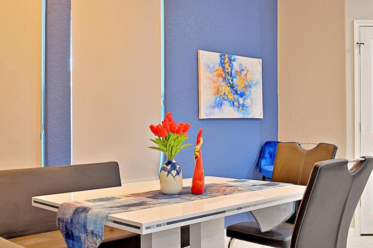 Stunning 6 Bedroom Near Downtown