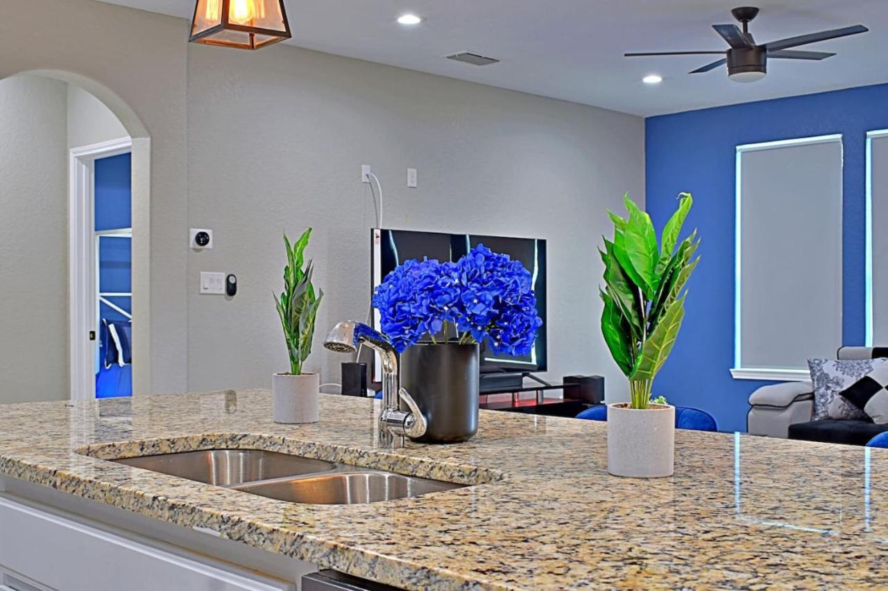 Stunning 6 Bedroom Near Downtown