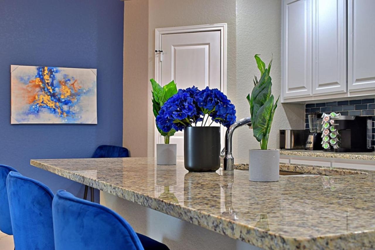 Stunning 6 Bedroom Near Downtown