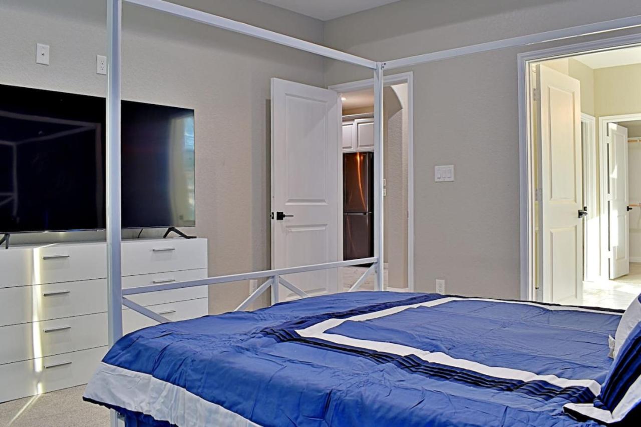 Stunning 6 Bedroom Near Downtown