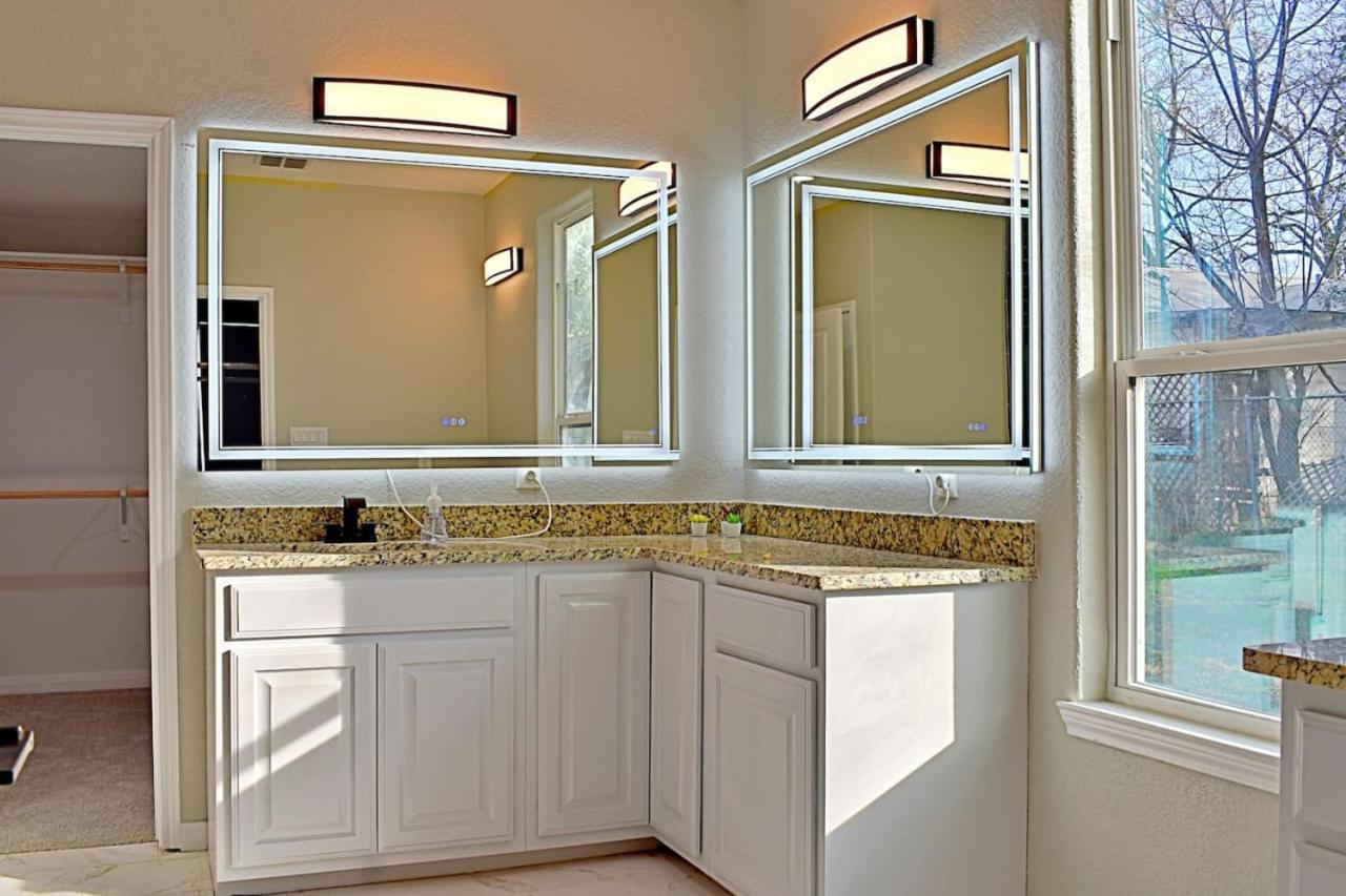 Stunning 6 Bedroom Near Downtown