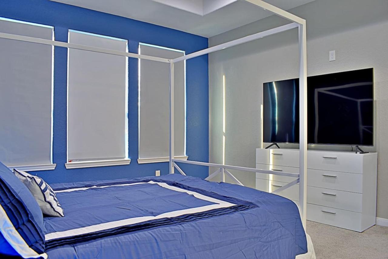 Stunning 6 Bedroom Near Downtown