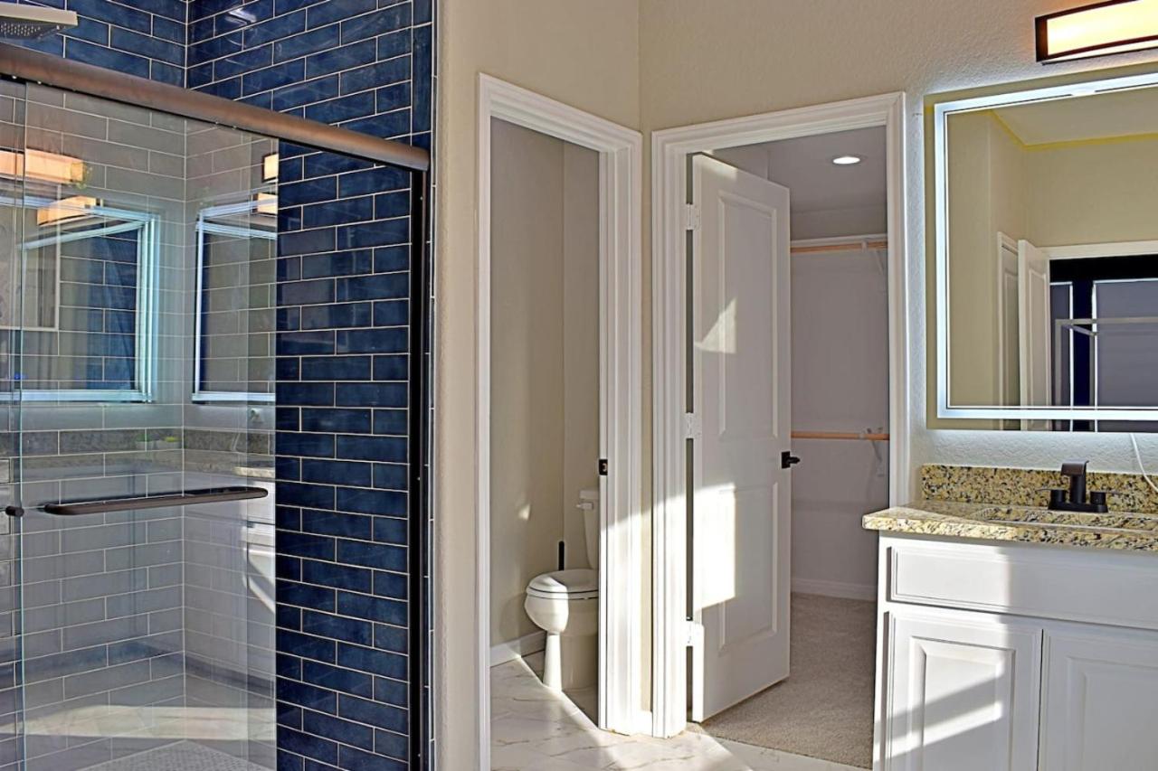 Stunning 6 Bedroom Near Downtown