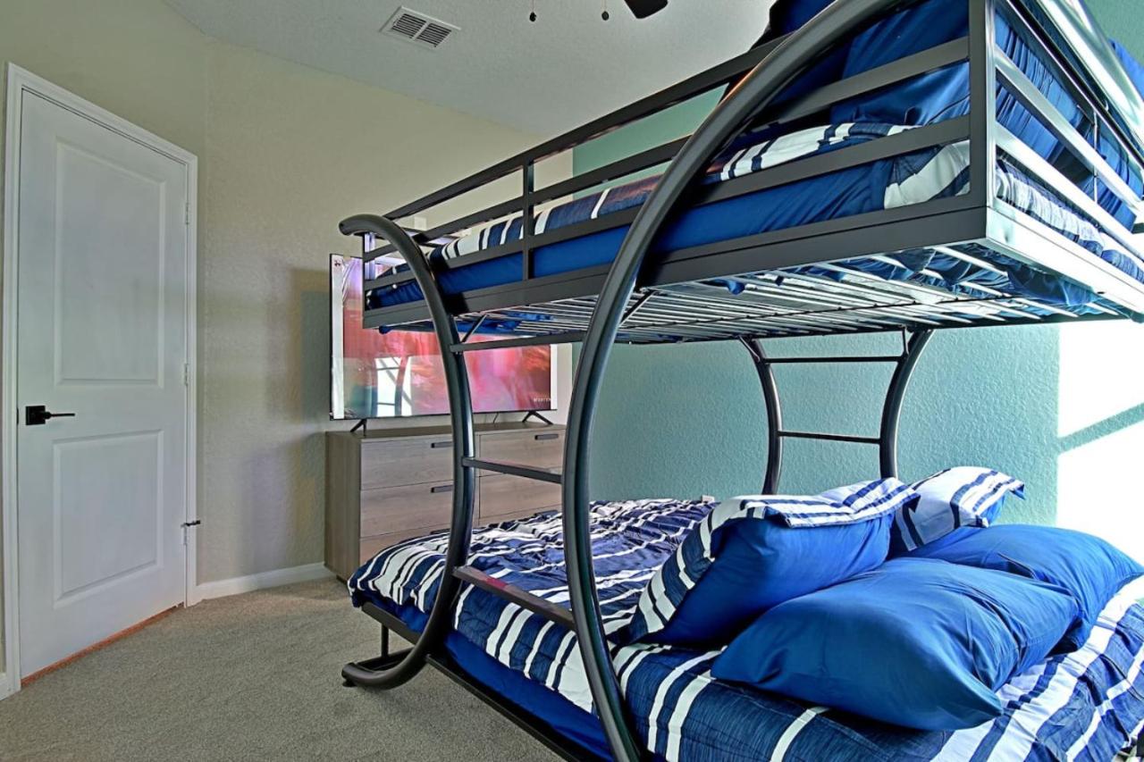 Stunning 6 Bedroom Near Downtown