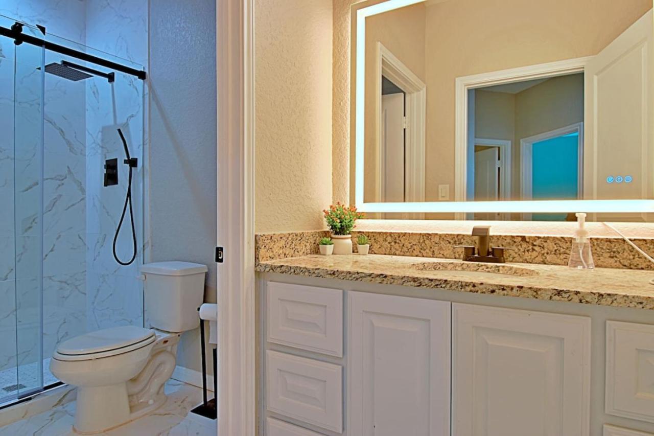 Stunning 6 Bedroom Near Downtown