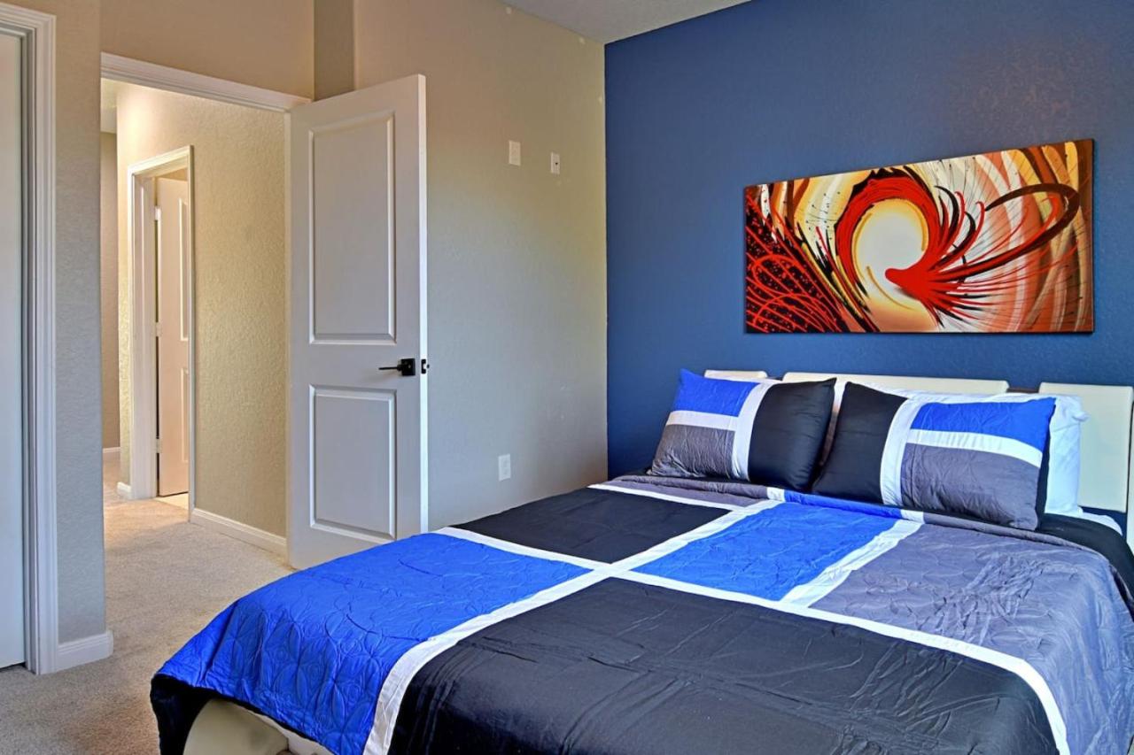 Stunning 6 Bedroom Near Downtown