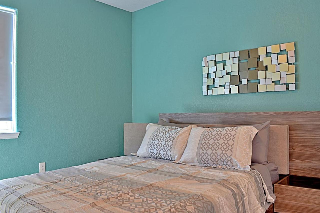 Stunning 6 Bedroom Near Downtown