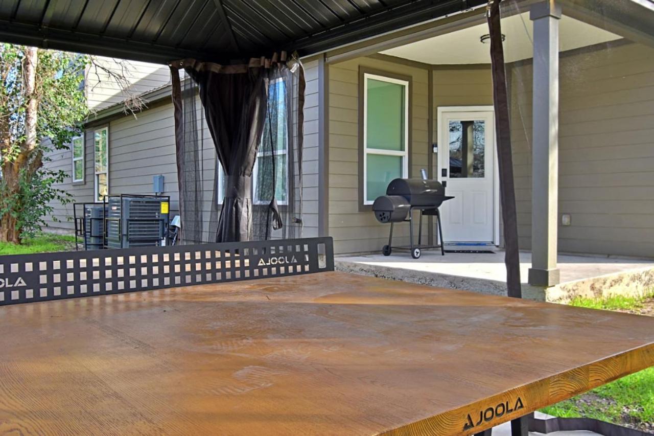 Stunning 6 Bedroom Near Downtown