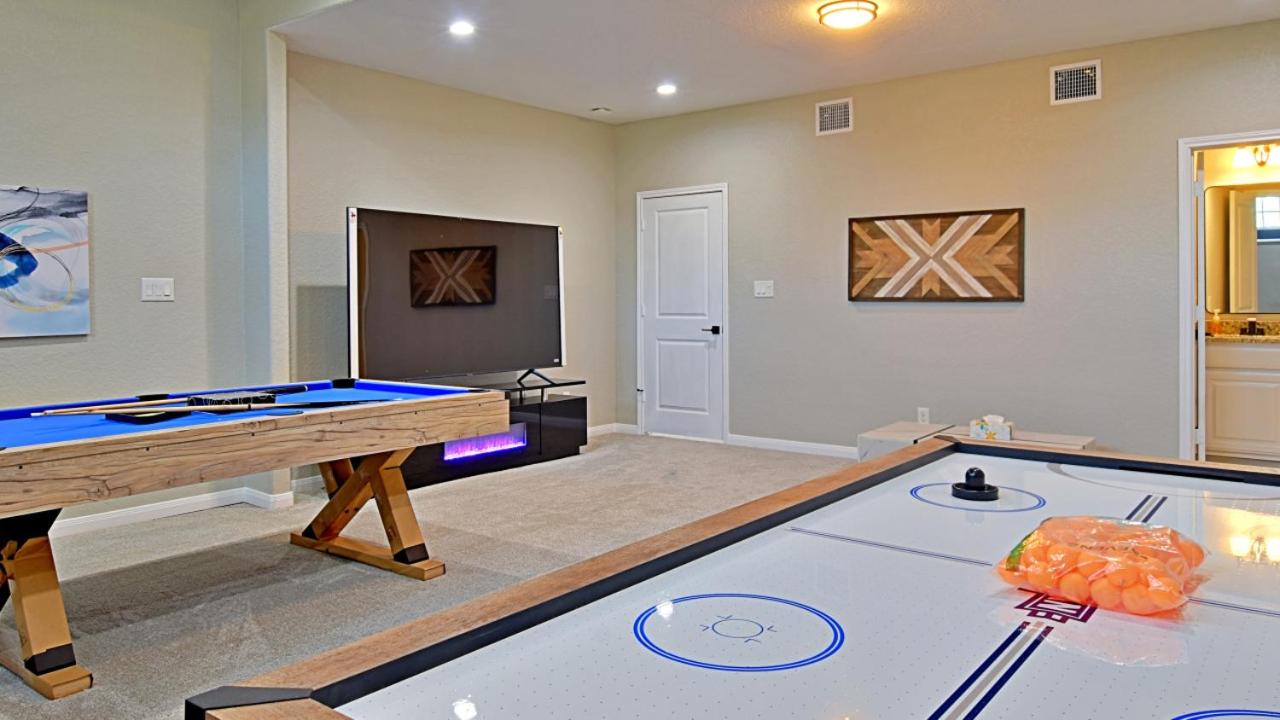 Stunning 6 Bedroom Near Downtown