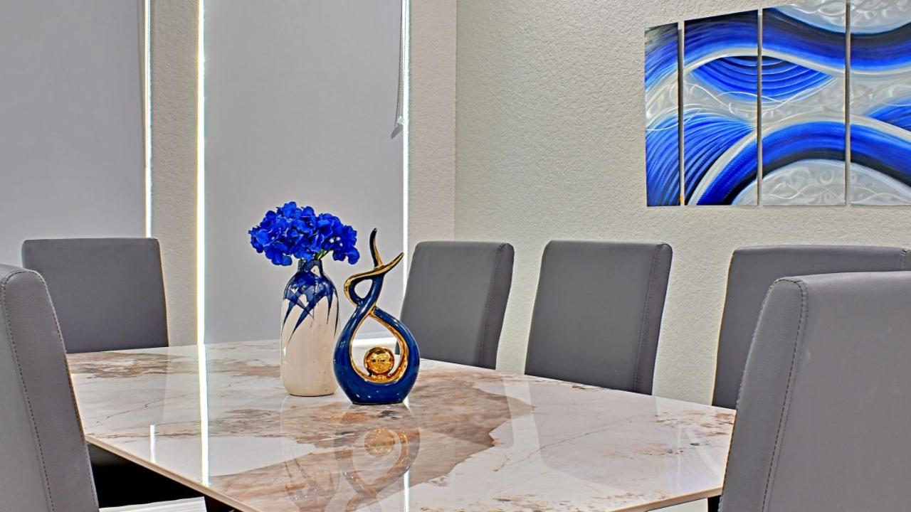 Stunning 6 Bedroom Near Downtown