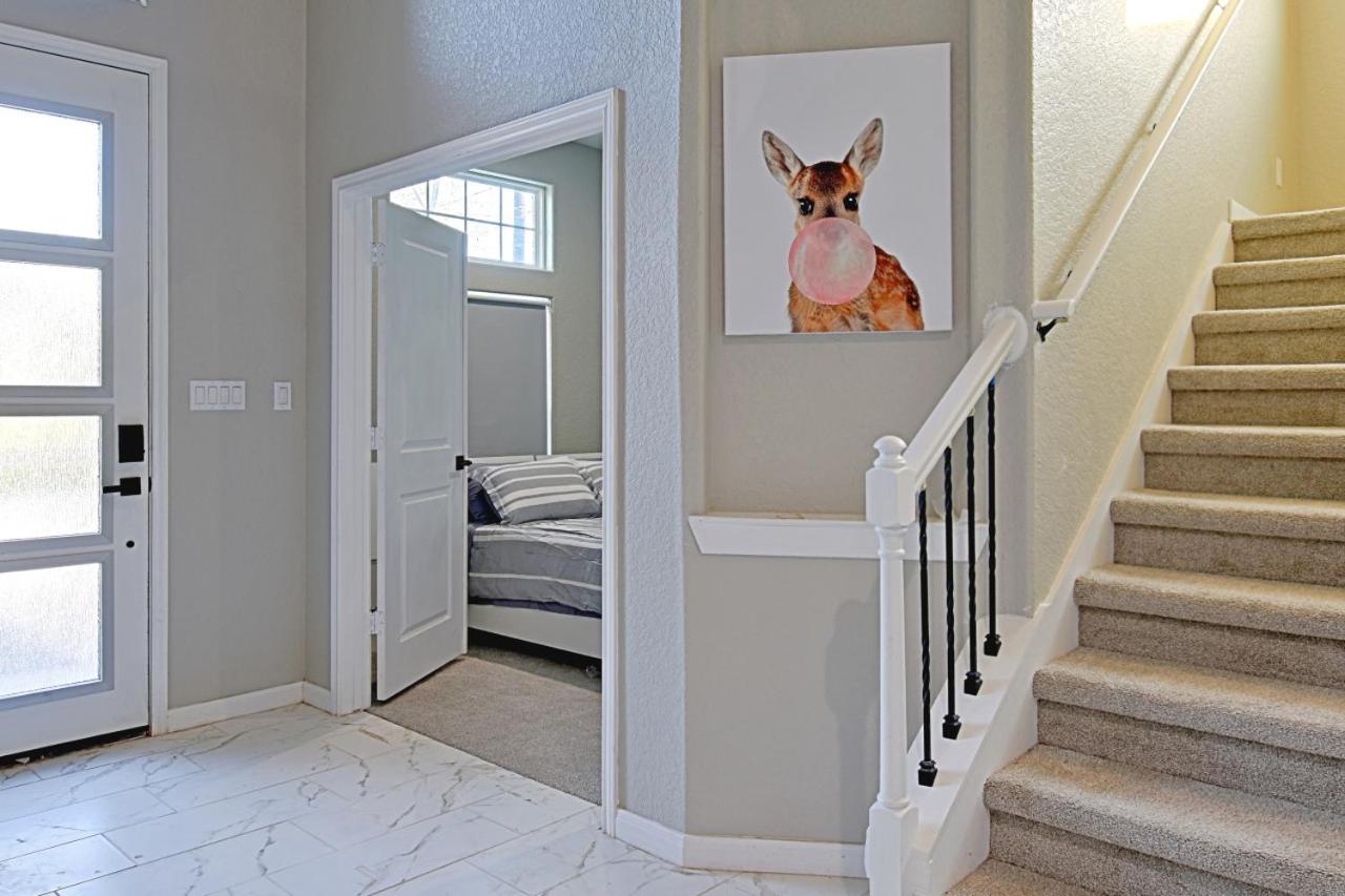 Stunning 6 Bedroom Near Downtown