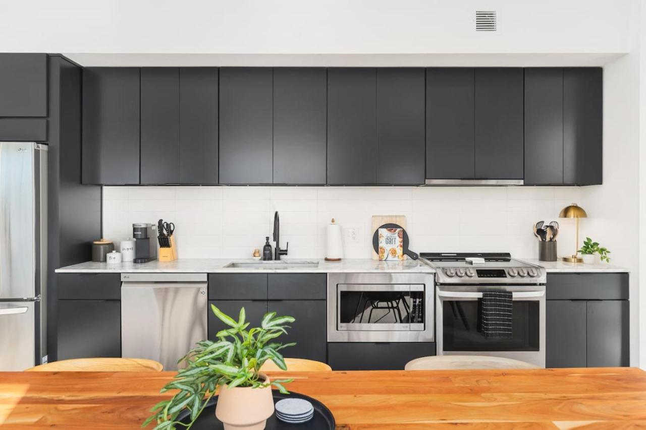 Penthouse Condo on River with Garage and Patio, Walk Downtown view 3