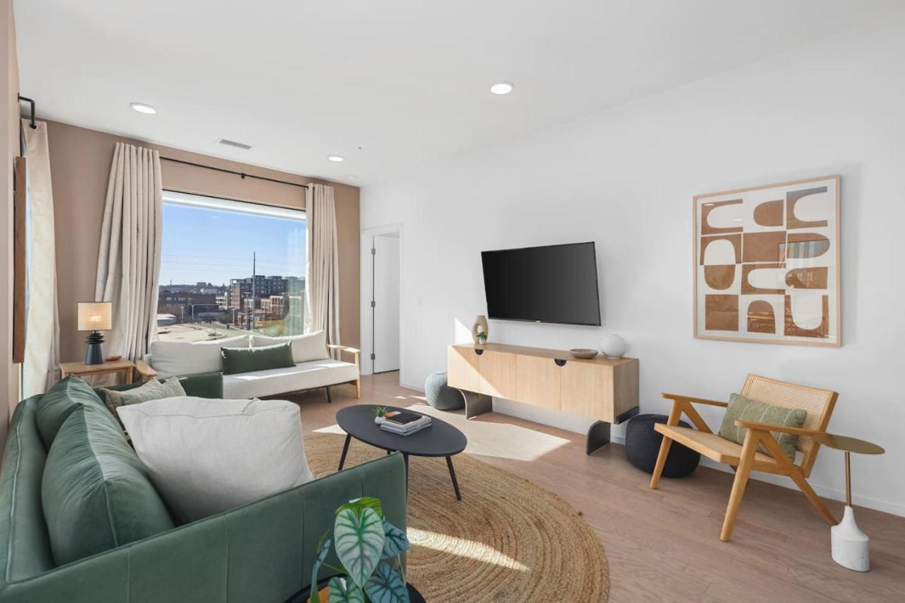 Penthouse Condo on River with Garage and Patio, Walk Downtown view 5