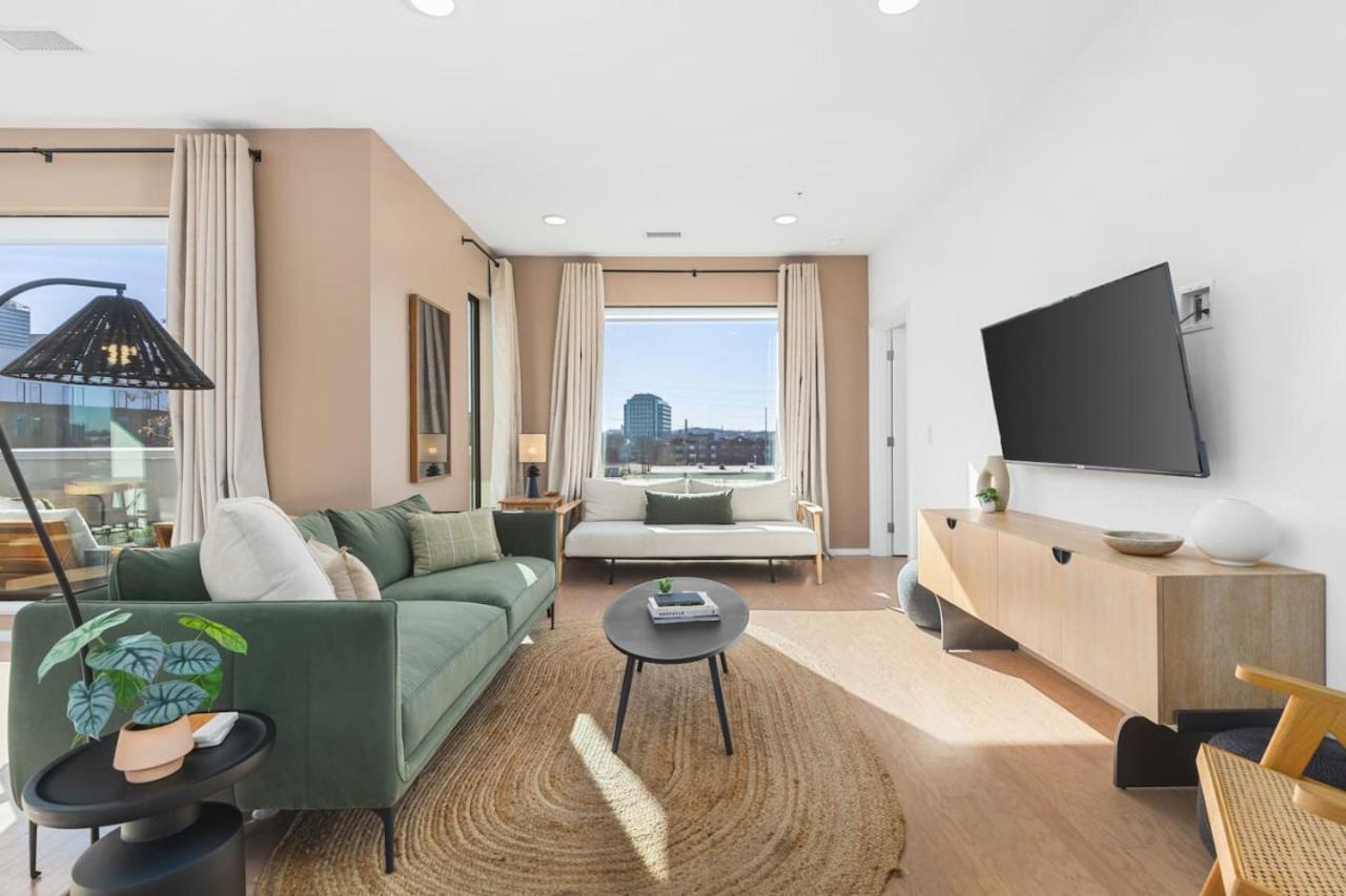 Penthouse Condo on River with Garage and Patio, Walk Downtown view 4