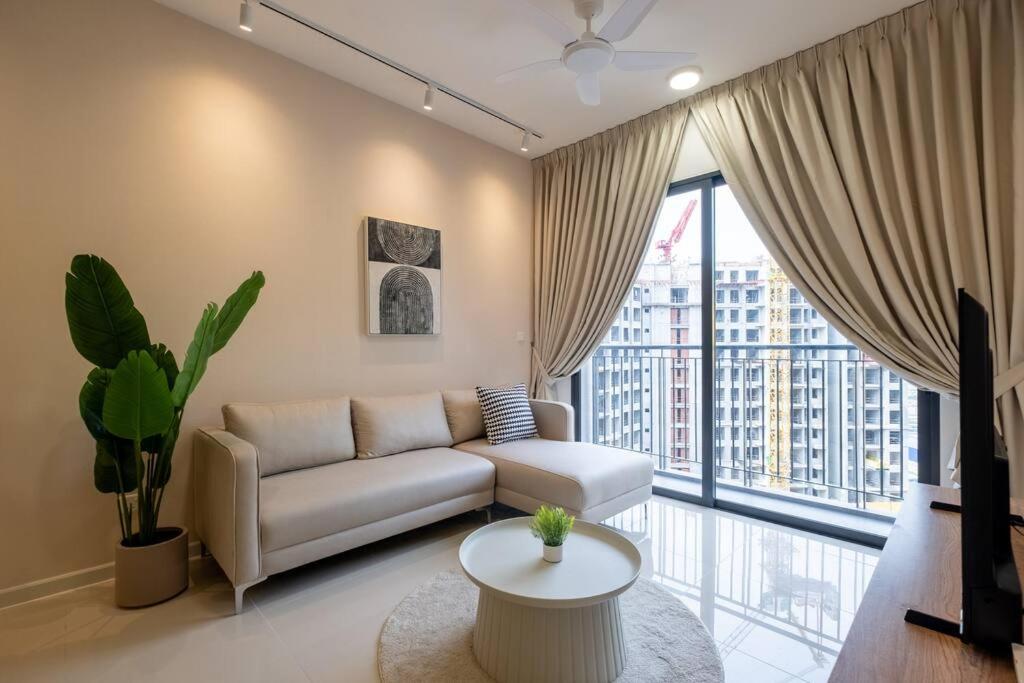 Linked Bridge to Sunway Velocity Mall 4BR MRT 中文房东