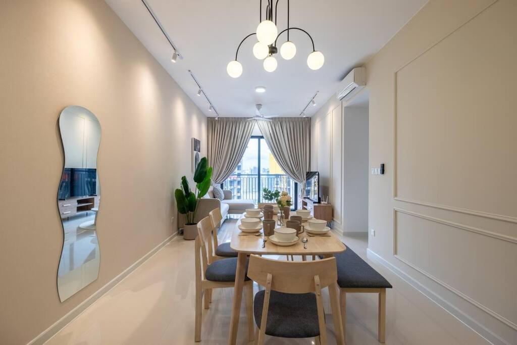 Linked Bridge to Sunway Velocity Mall 4BR MRT 中文房东